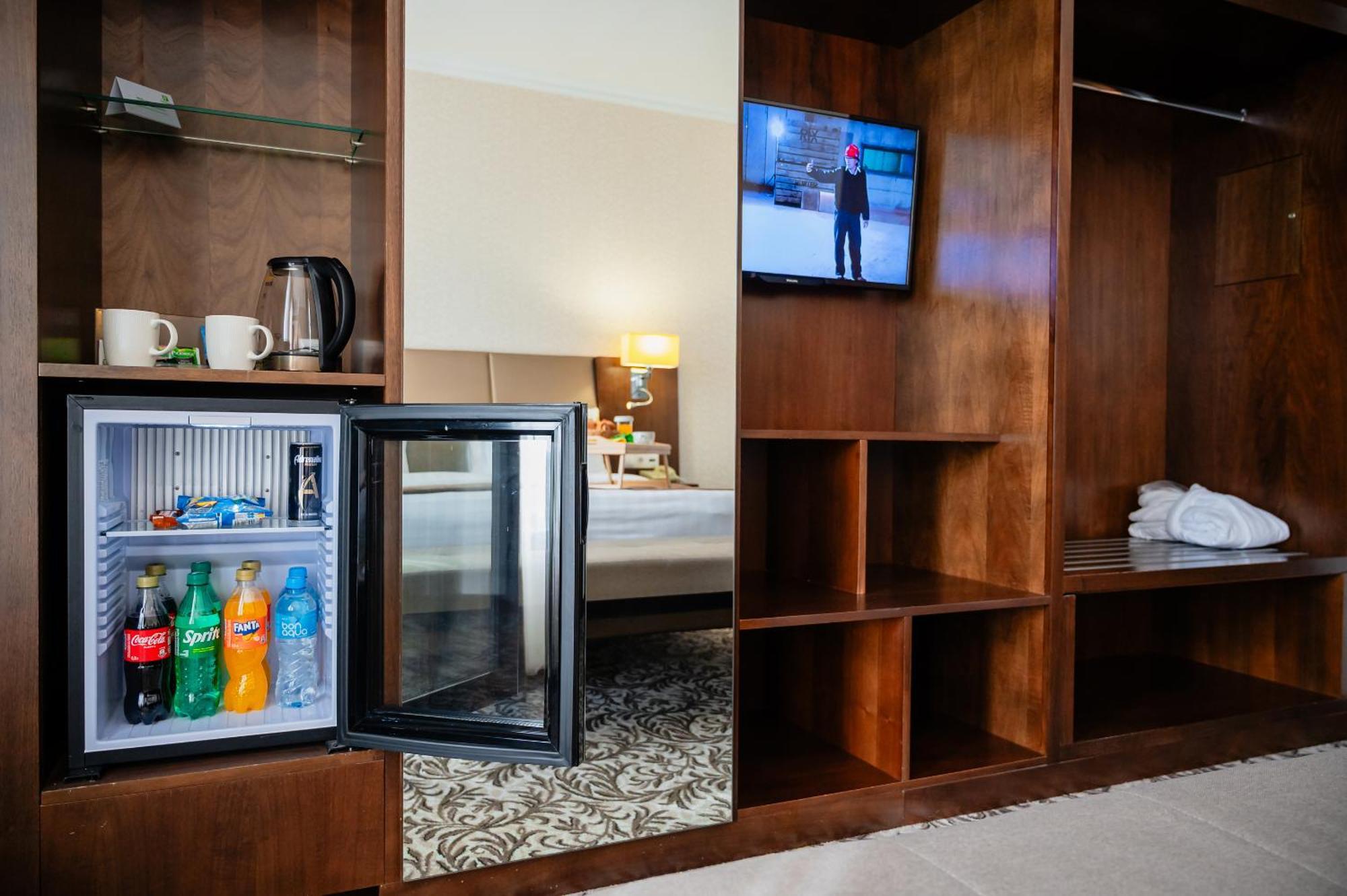 Holiday Inn Aktau By Ihg מראה חיצוני תמונה