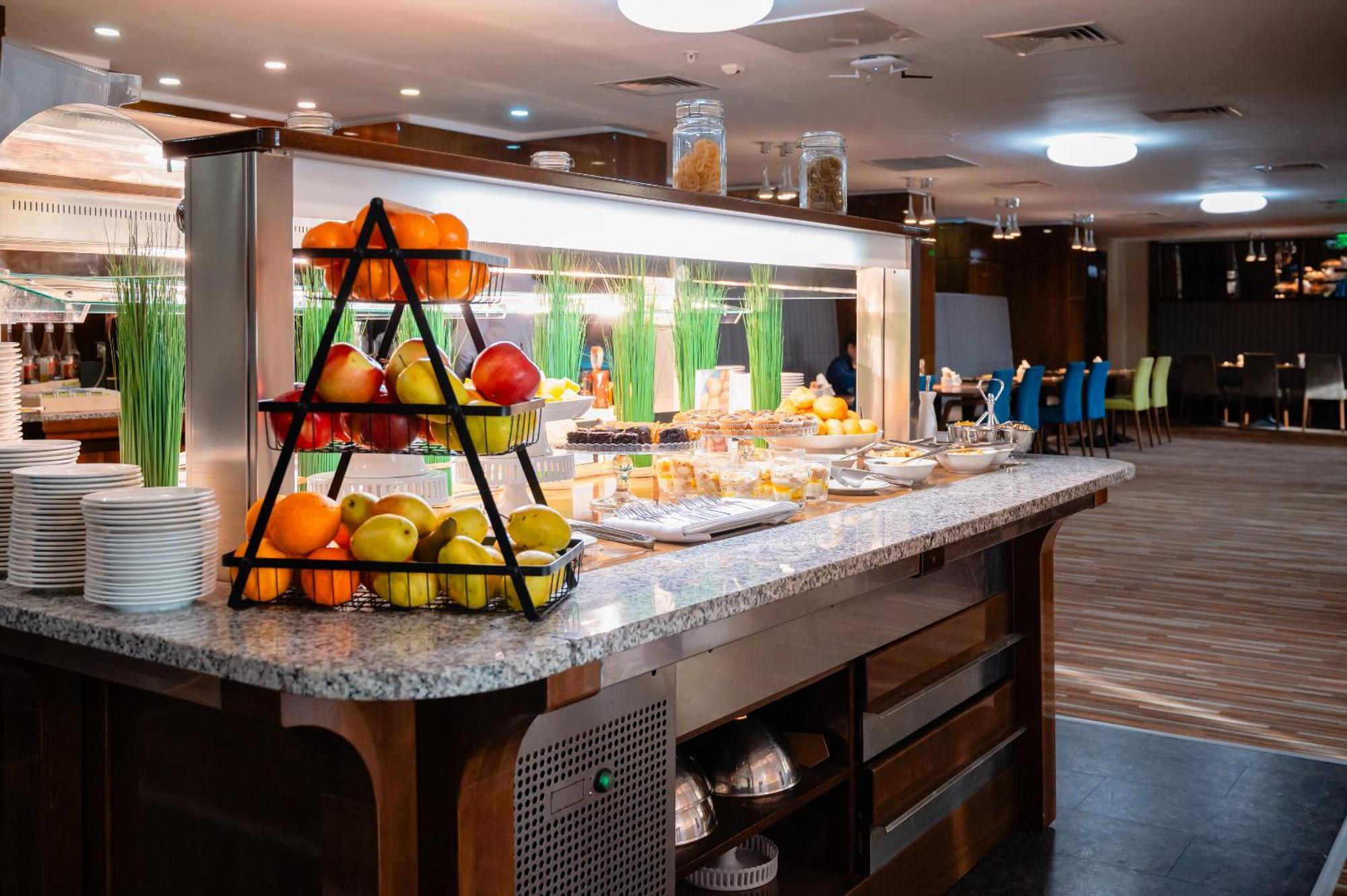 Holiday Inn Aktau By Ihg מראה חיצוני תמונה