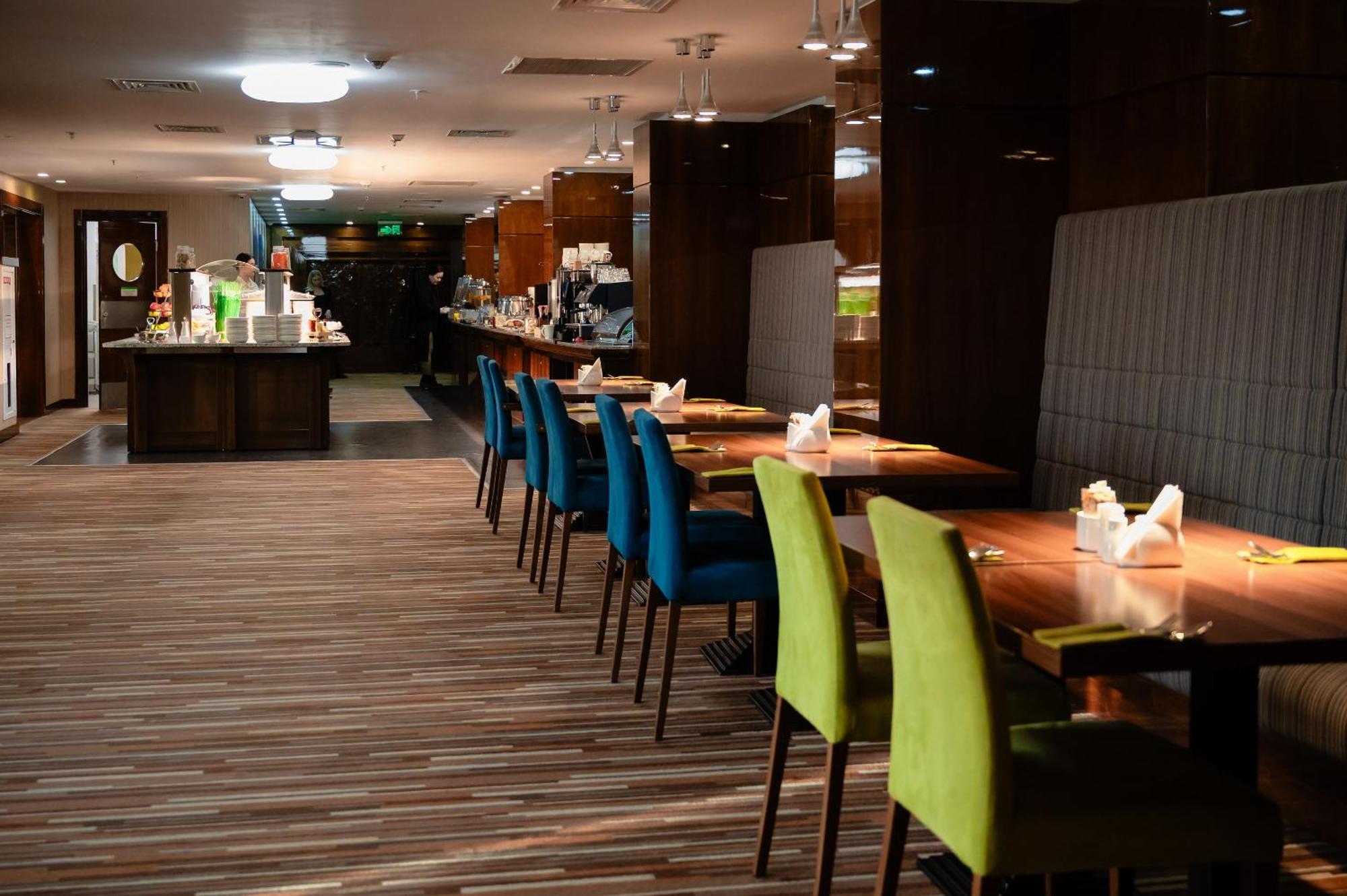 Holiday Inn Aktau By Ihg מראה חיצוני תמונה