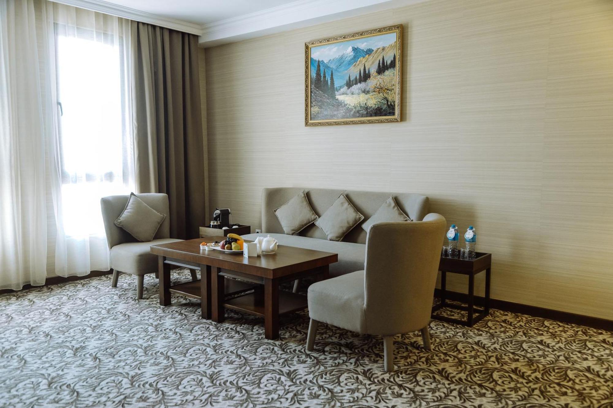 Holiday Inn Aktau By Ihg מראה חיצוני תמונה