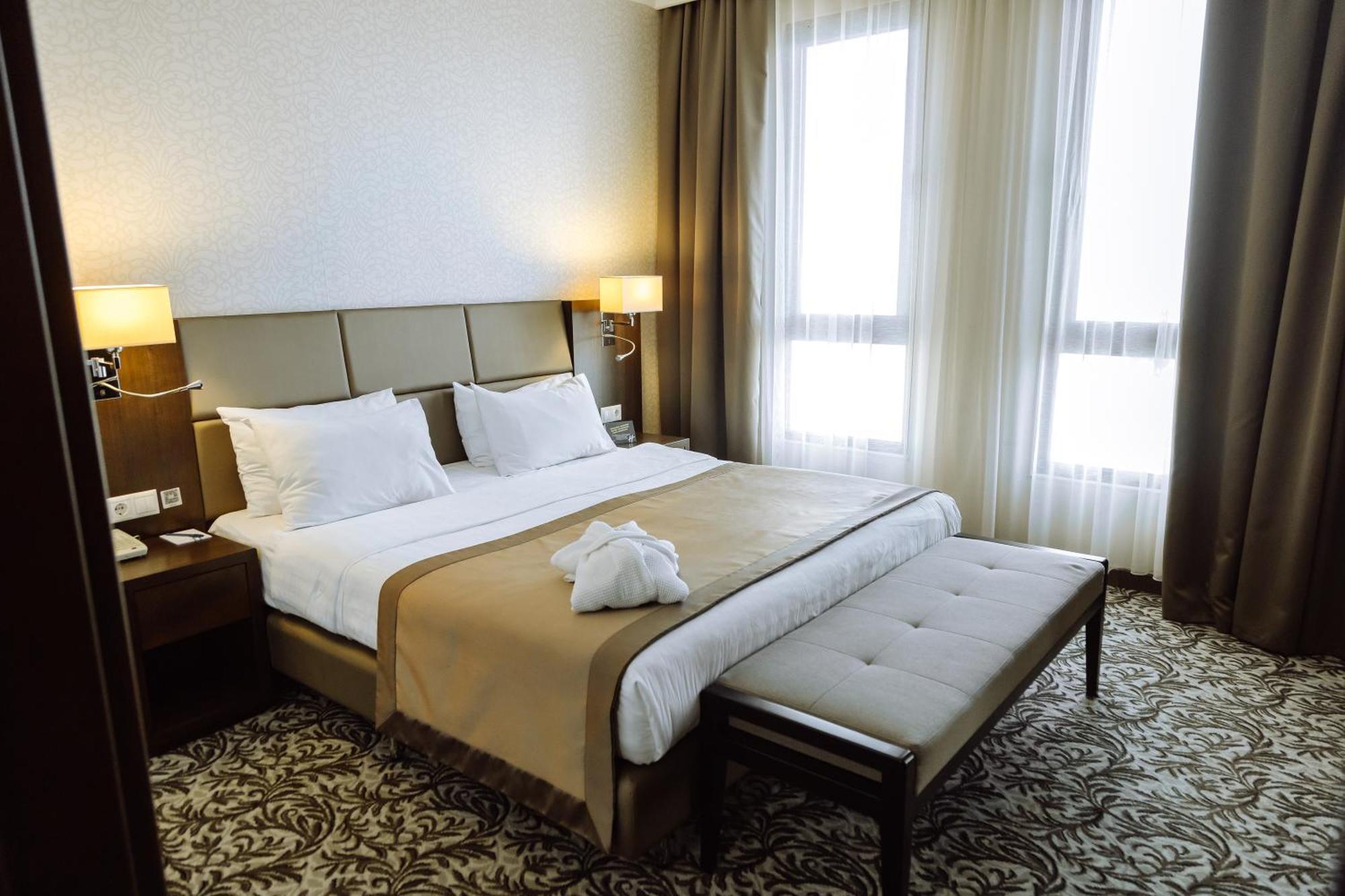 Holiday Inn Aktau By Ihg מראה חיצוני תמונה