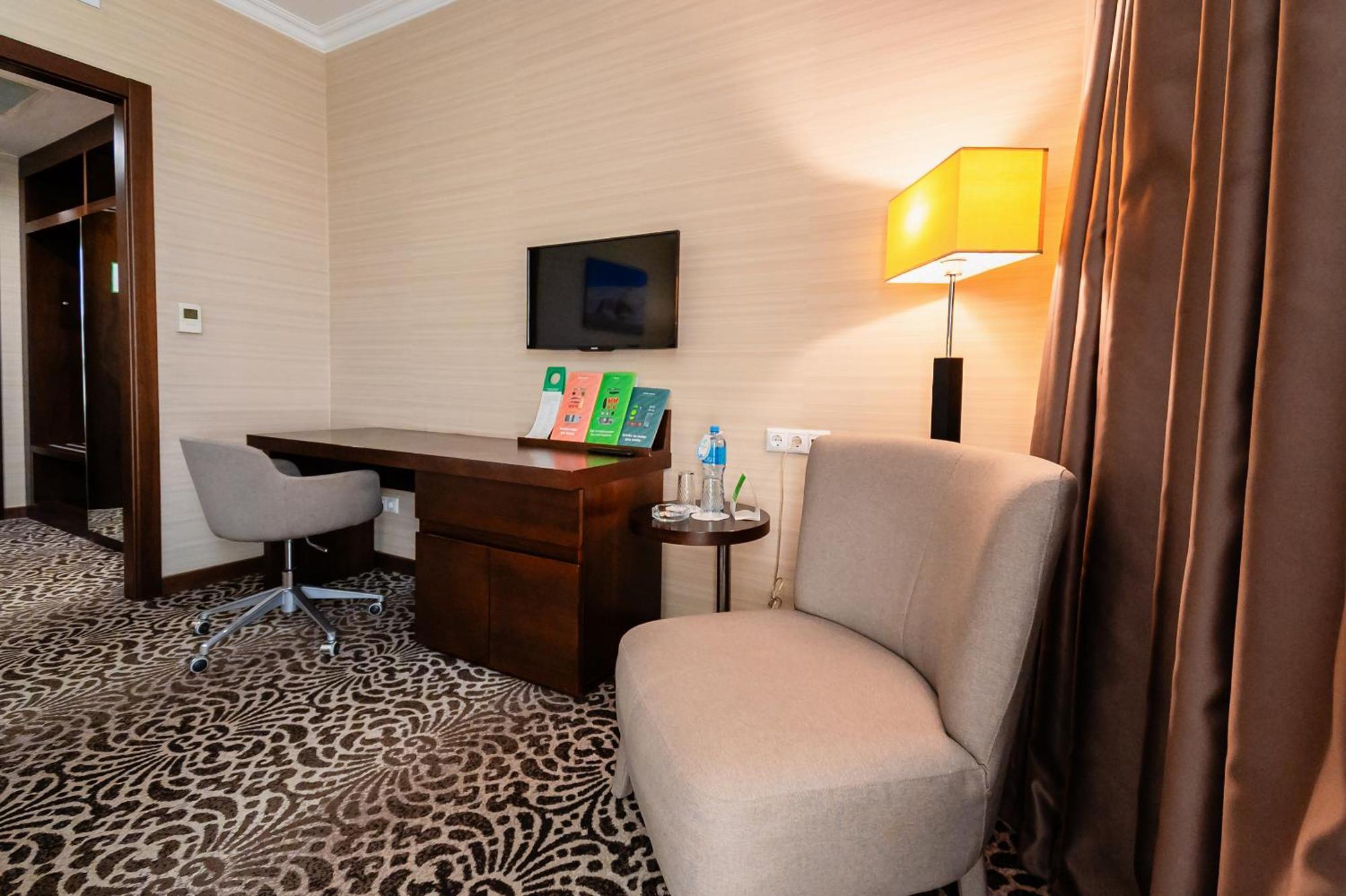 Holiday Inn Aktau By Ihg מראה חיצוני תמונה