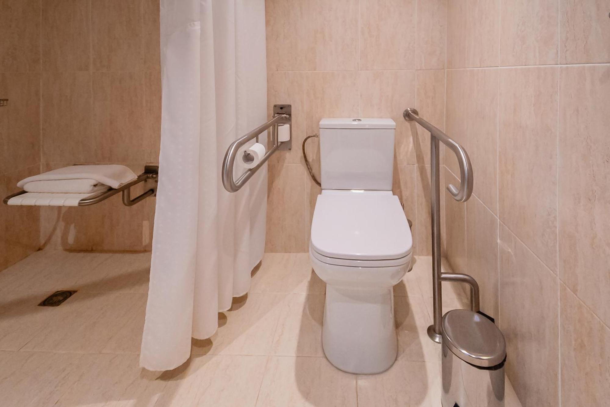 Holiday Inn Aktau By Ihg מראה חיצוני תמונה