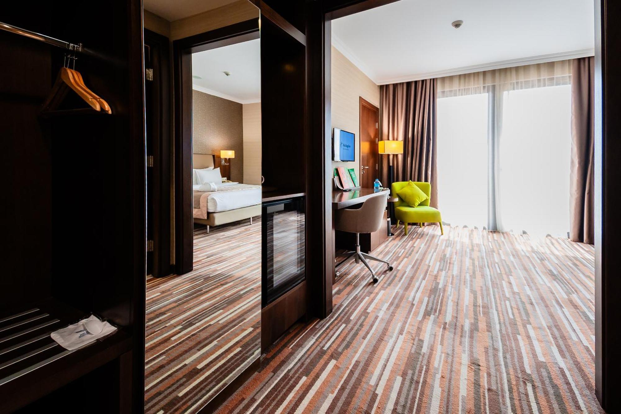 Holiday Inn Aktau By Ihg מראה חיצוני תמונה