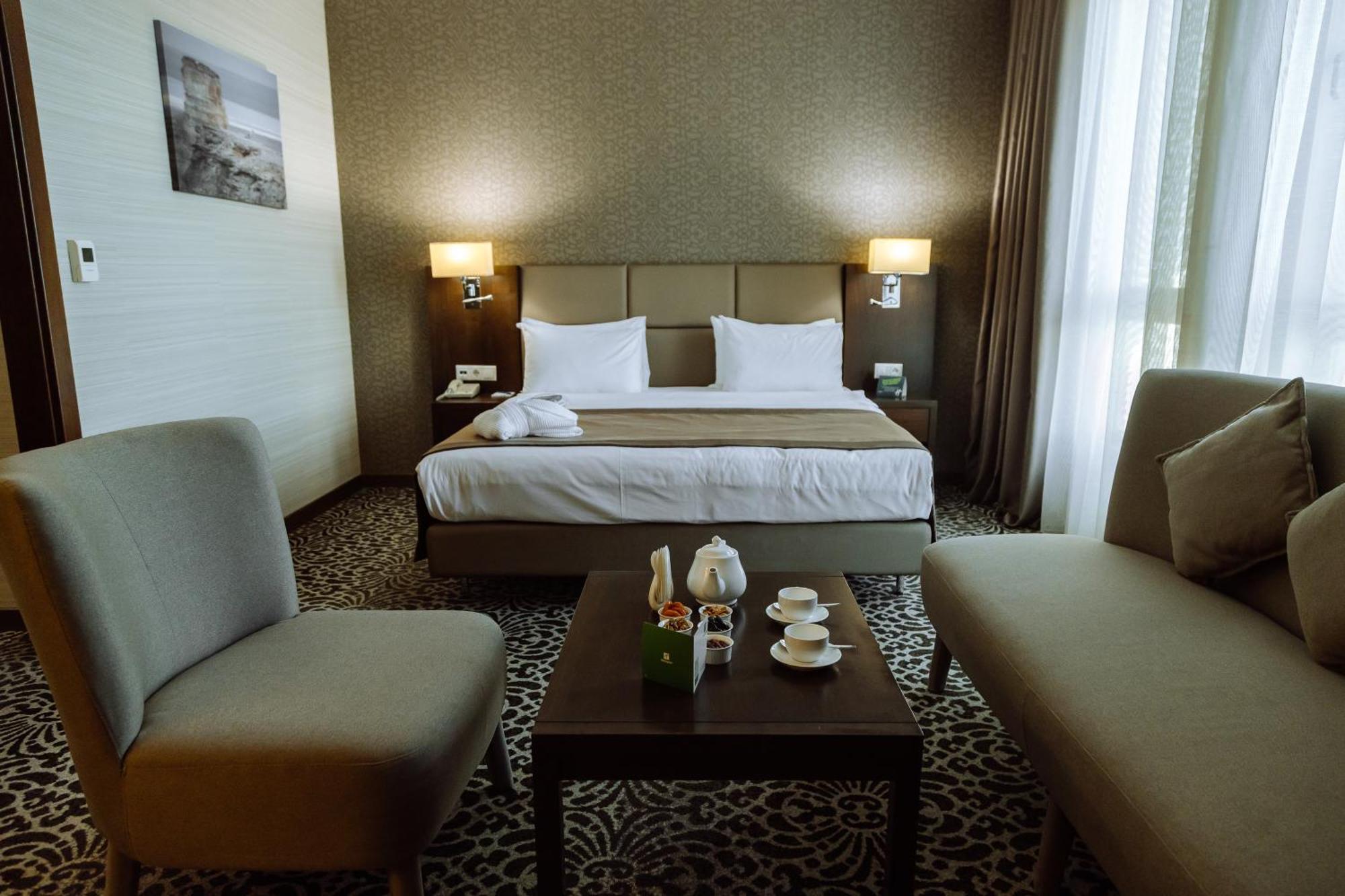 Holiday Inn Aktau By Ihg מראה חיצוני תמונה