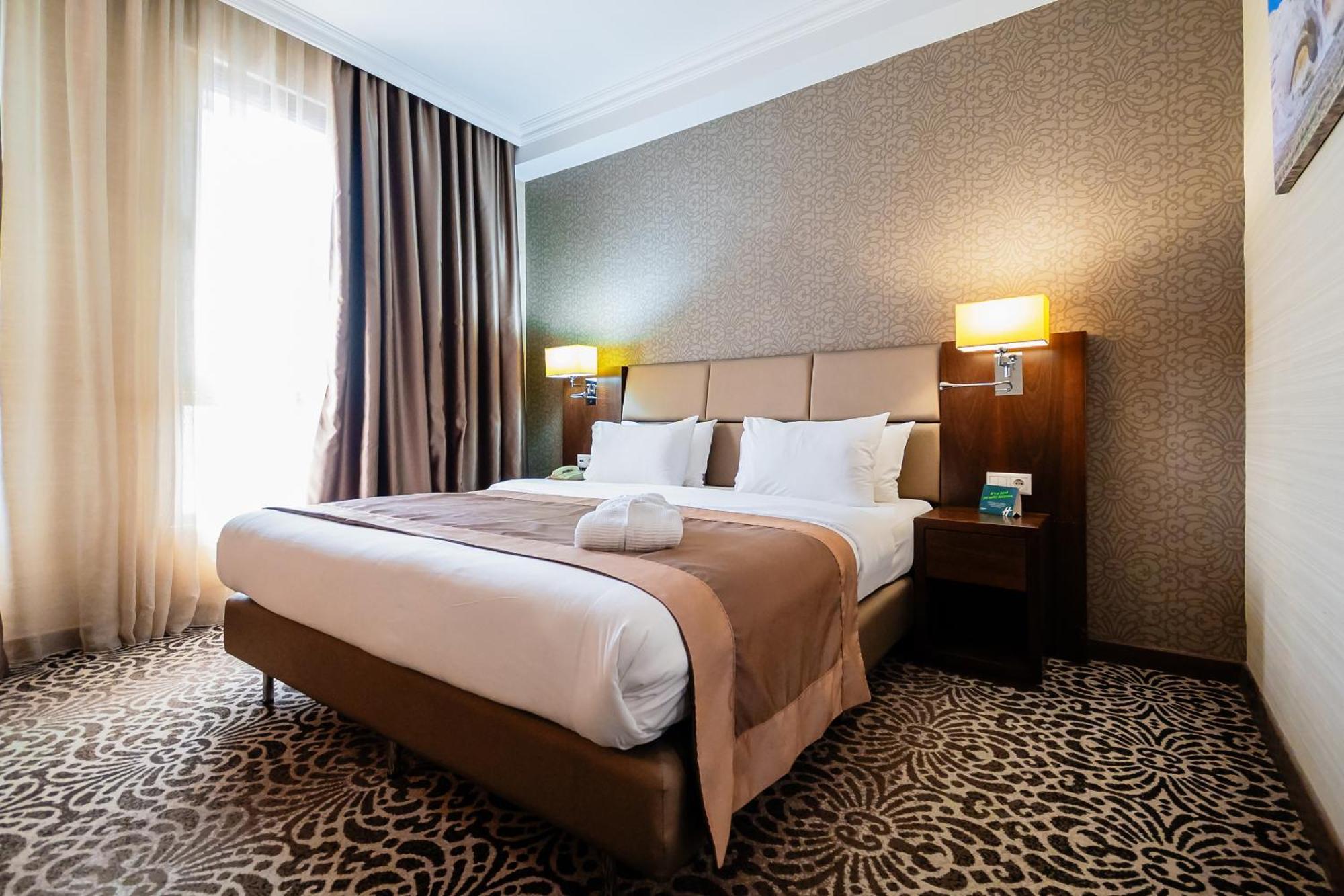 Holiday Inn Aktau By Ihg מראה חיצוני תמונה