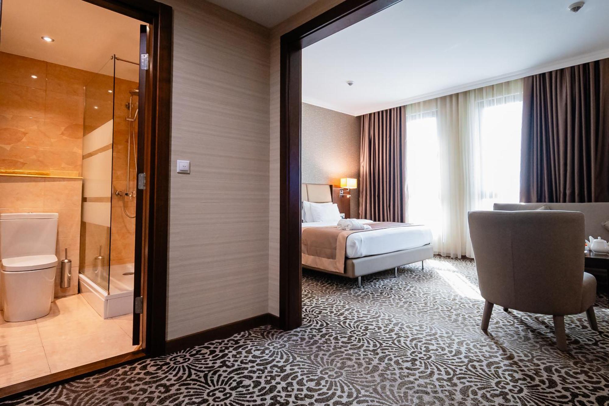 Holiday Inn Aktau By Ihg מראה חיצוני תמונה